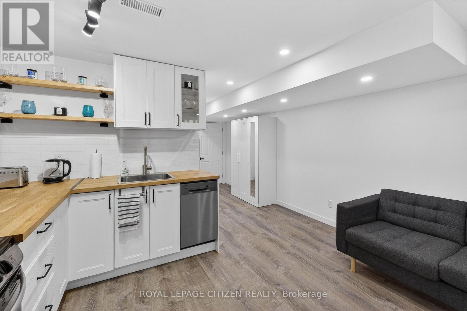 Lower - 44 Prescott Avenue, Toronto (Weston-Pellam Park), Ontario  M6N 3G5 - Photo 18 - W12898692