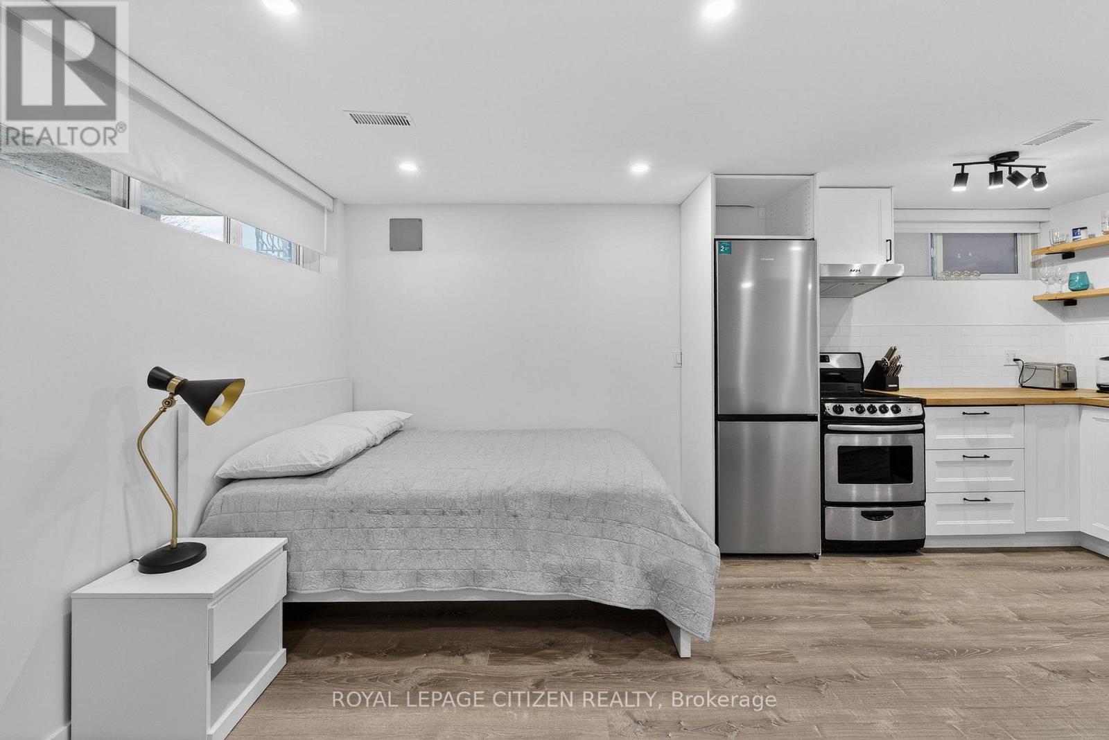 Lower - 44 Prescott Avenue, Toronto (Weston-Pellam Park), Ontario  M6N 3G5 - Photo 22 - W12898692