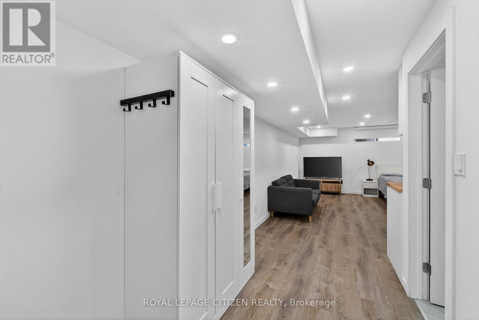 Lower - 44 Prescott Avenue, Toronto (Weston-Pellam Park), Ontario  M6N 3G5 - Photo 5 - W12898692