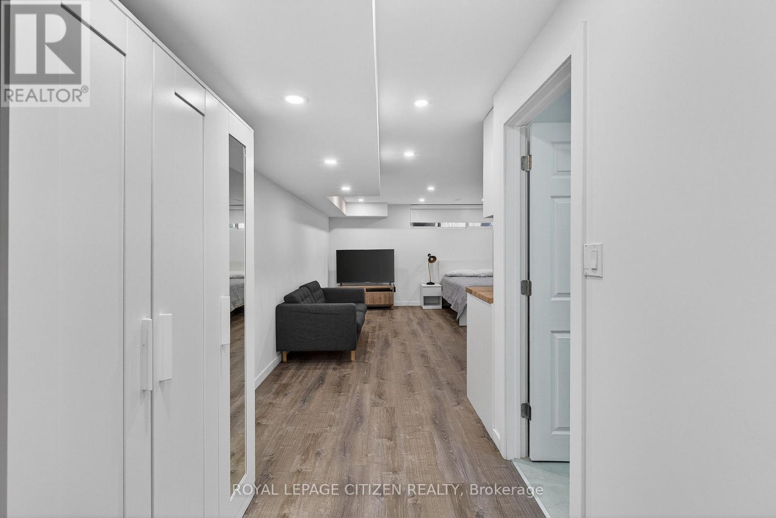 Lower - 44 Prescott Avenue, Toronto (Weston-Pellam Park), Ontario  M6N 3G5 - Photo 6 - W12898692