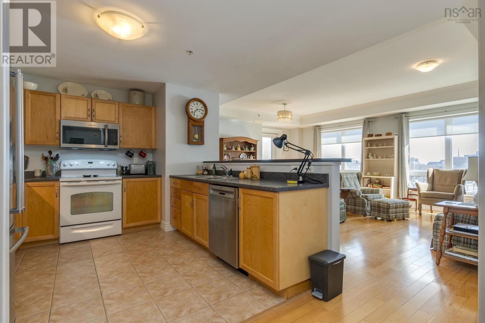 502 5839 Cunard Street, Halifax, Nova Scotia  B3K 0B9 - Photo 2 - 202604903