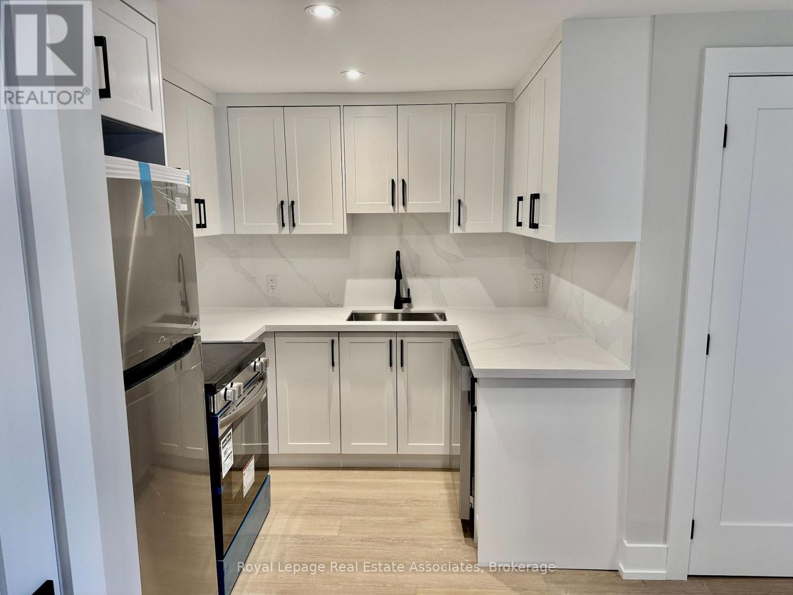 Unit 3 - 246 Marlborough Street, Brantford, Ontario  N3S 4T3 - Photo 3 - X12898622