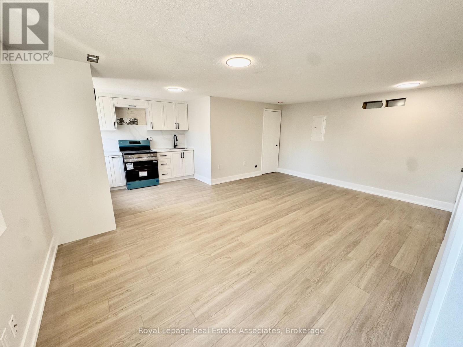 Unit 4 - 246 Marlborough Street, Brantford, Ontario  N3S 4T3 - Photo 3 - X12898628