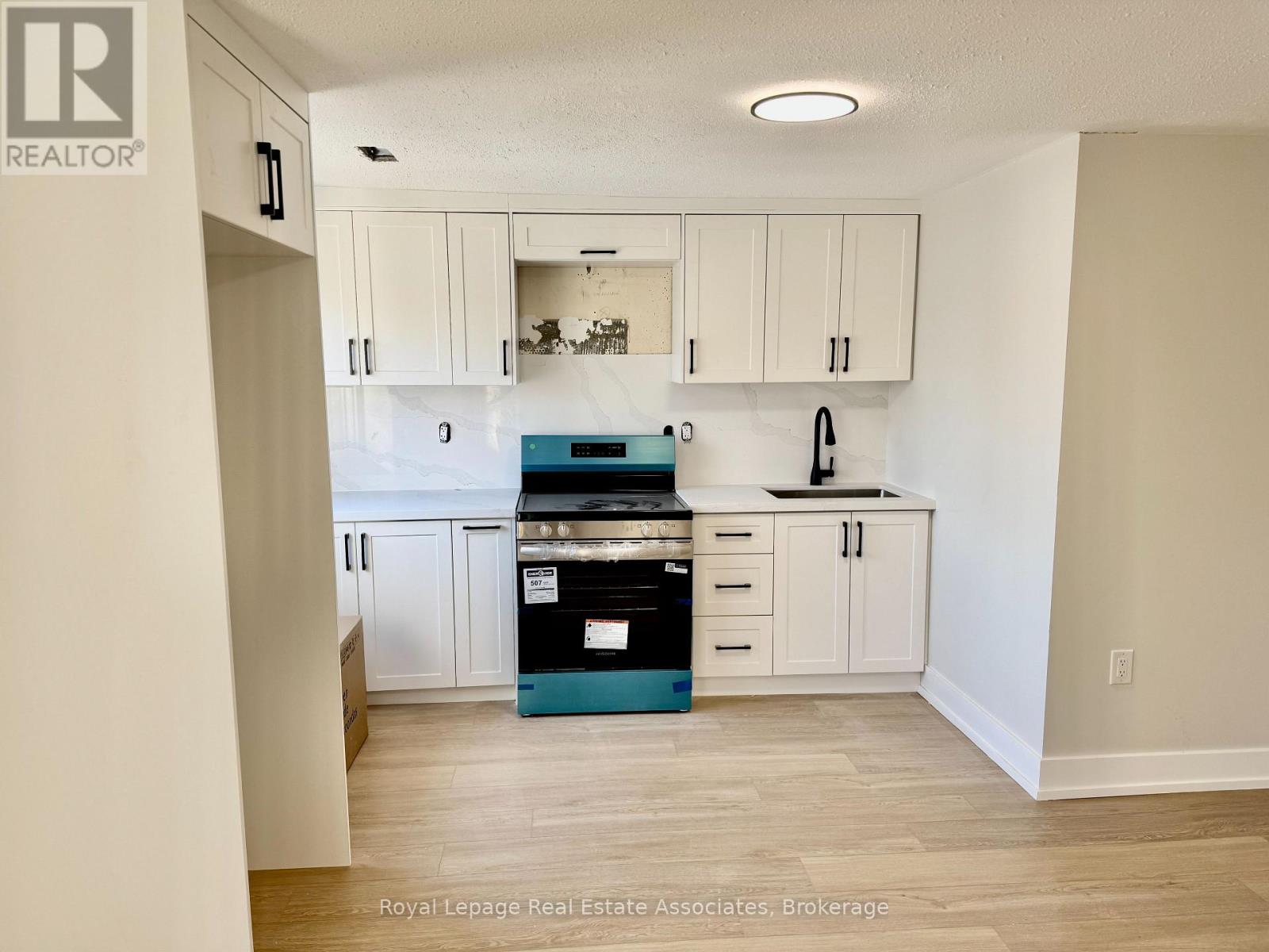 Unit 4 - 246 Marlborough Street, Brantford, Ontario  N3S 4T3 - Photo 5 - X12898628