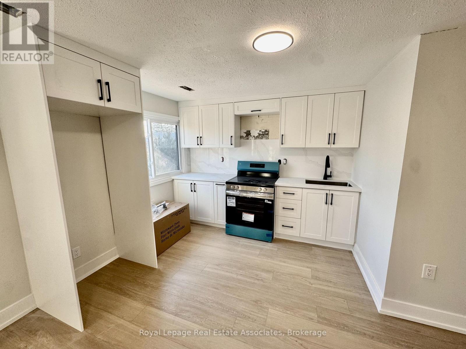 Unit 4 - 246 Marlborough Street, Brantford, Ontario  N3S 4T3 - Photo 6 - X12898628