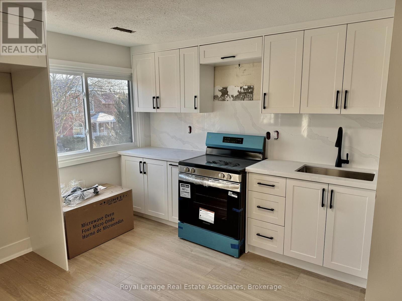 Unit 4 - 246 Marlborough Street, Brantford, Ontario  N3S 4T3 - Photo 9 - X12898628