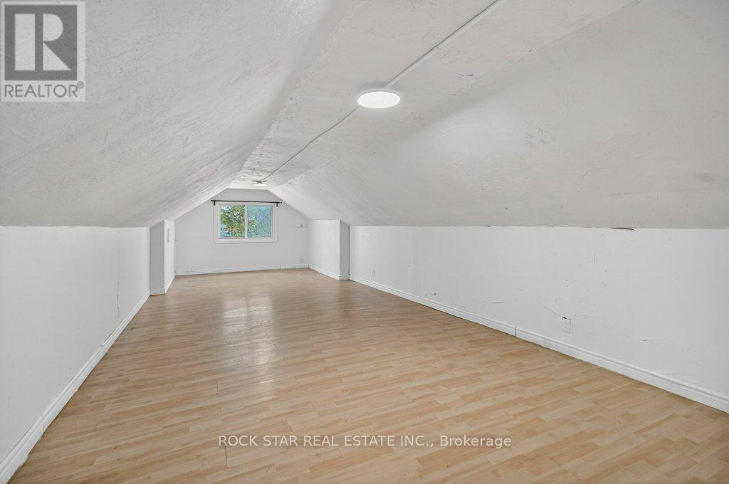 71 Teal Avenue, Hamilton (Lakeshore), Ontario  L8E 3B3 - Photo 20 - X12898680