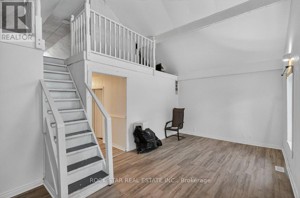 71 Teal Avenue, Hamilton (Lakeshore), Ontario  L8E 3B3 - Photo 4 - X12898680