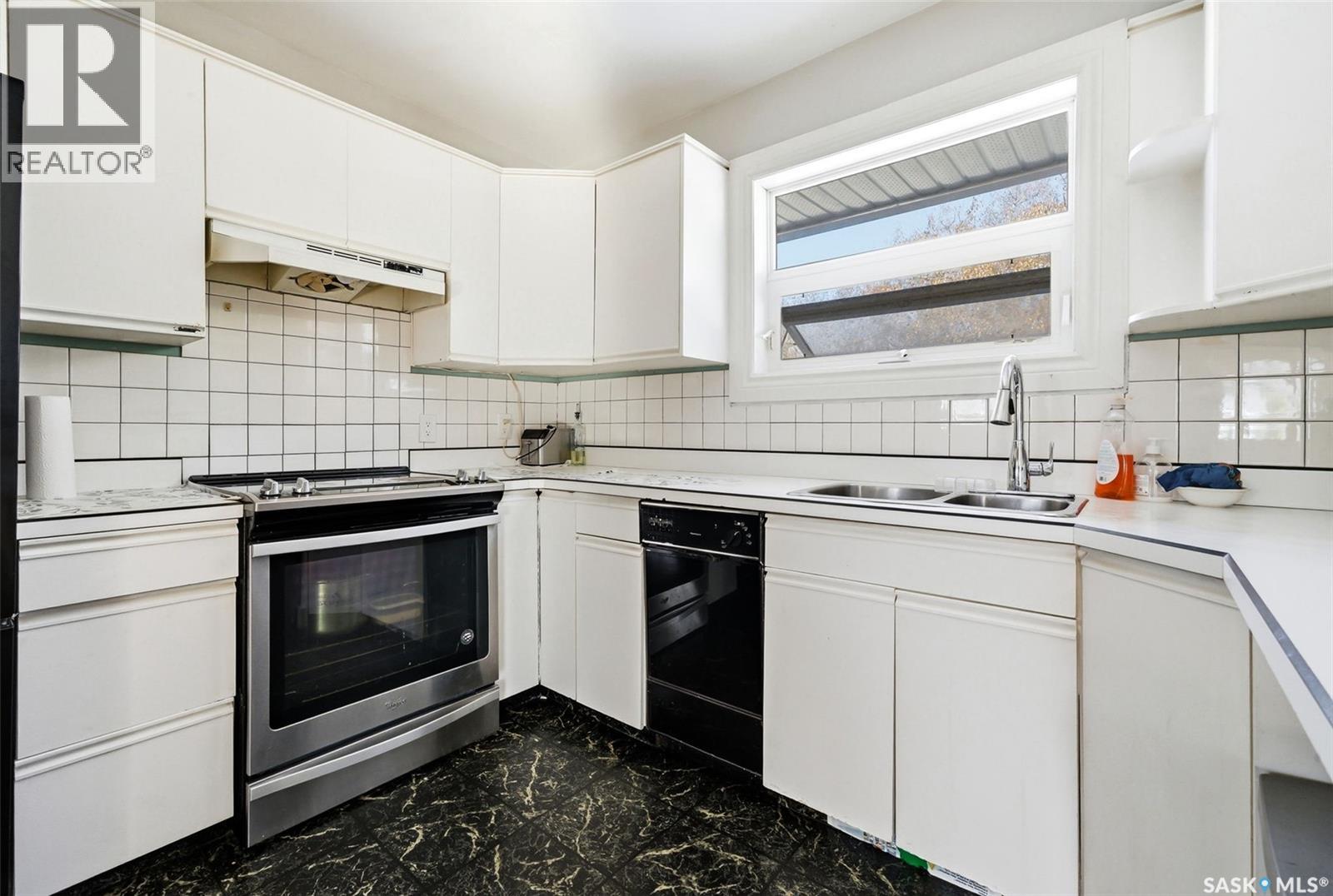 33 Scott Street, Regina, Saskatchewan  S4S 4A1 - Photo 12 - SK030756