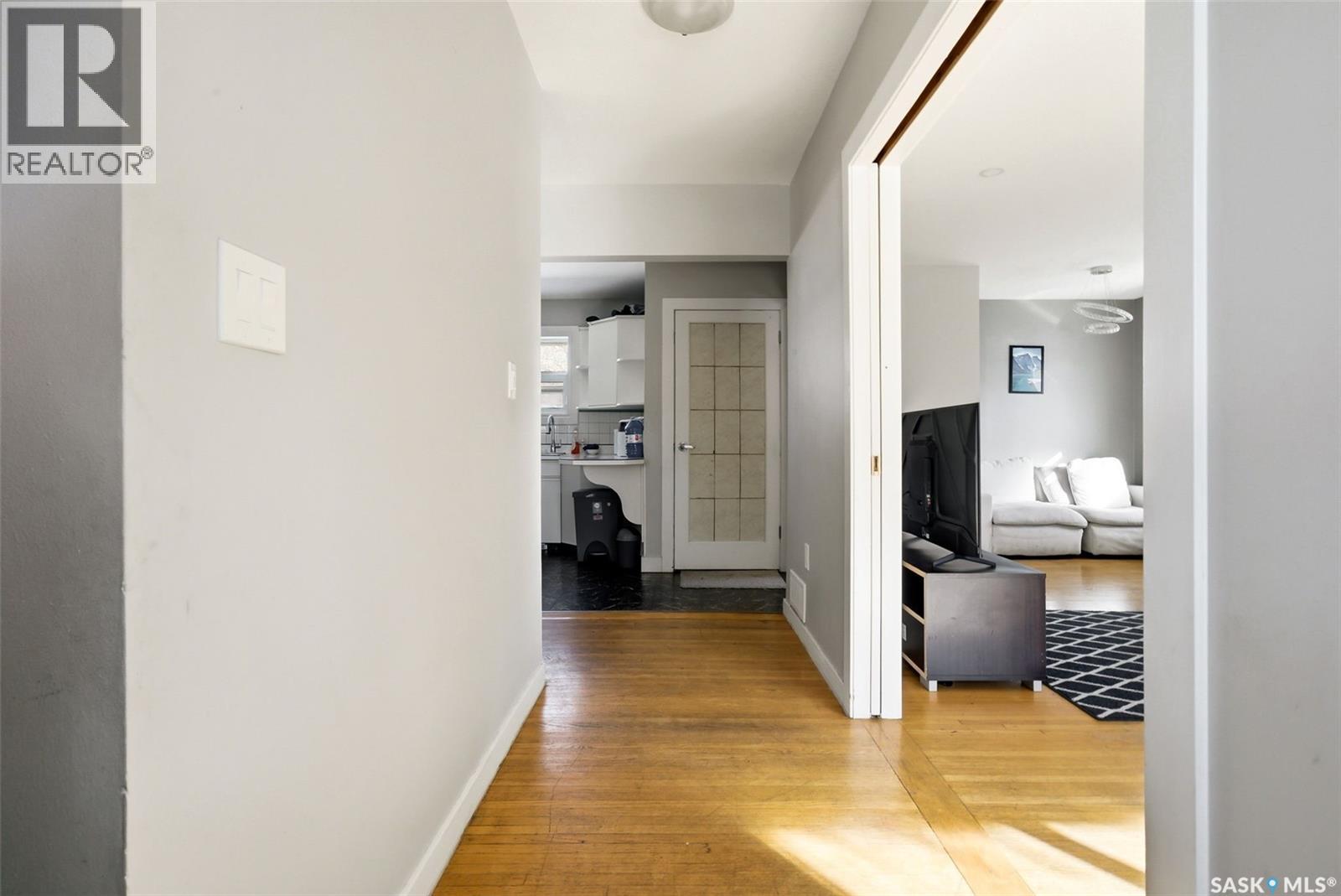 33 Scott Street, Regina, Saskatchewan  S4S 4A1 - Photo 4 - SK030756