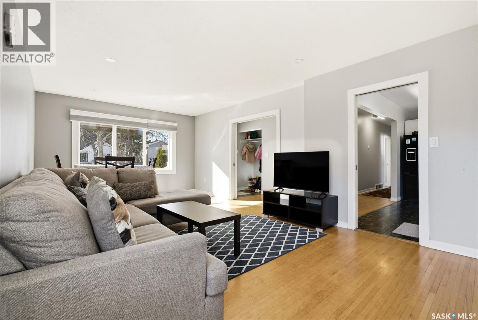 33 Scott Street, Regina, Saskatchewan  S4S 4A1 - Photo 5 - SK030756