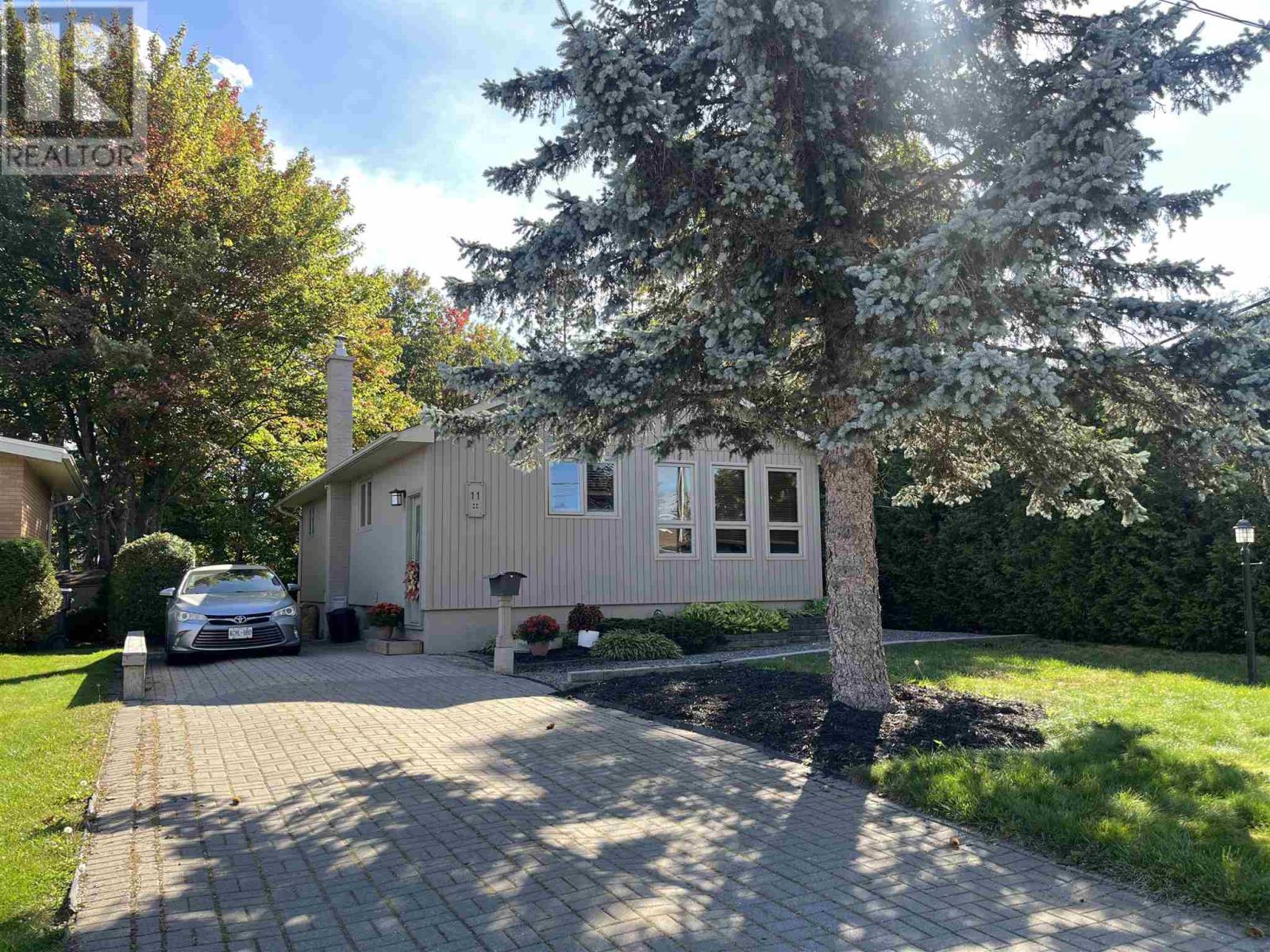 11 Hussey St, Sault Ste. Marie, Ontario  P6A 4N3 - Photo 1 - SM260483