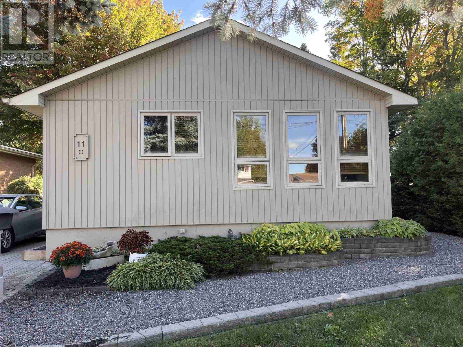 11 Hussey St, Sault Ste. Marie, Ontario  P6A 4N3 - Photo 2 - SM260483