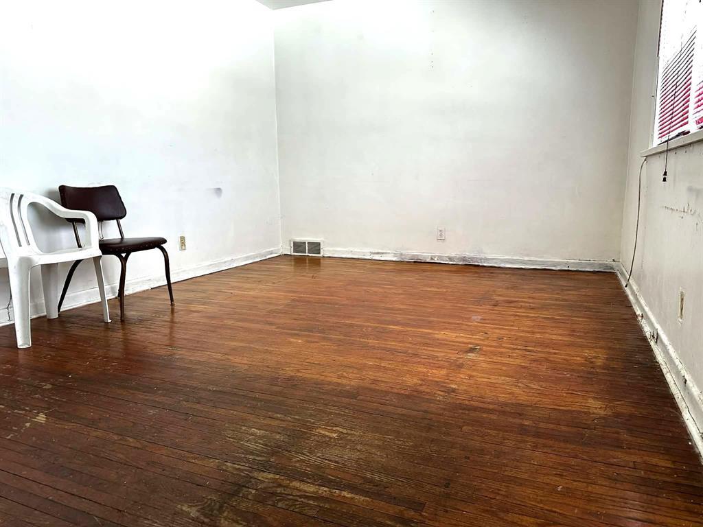 925 Telfer Street, Winnipeg, Manitoba  R2G 2Y7 - Photo 1 - 202604406