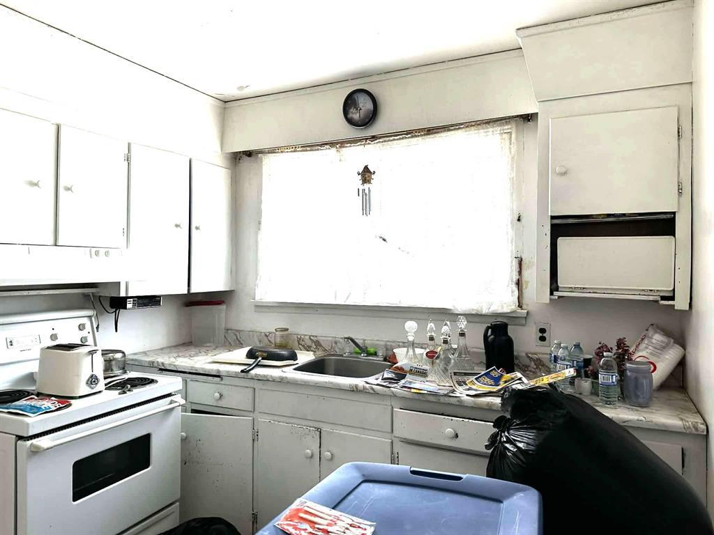 925 Telfer Street, Winnipeg, Manitoba  R2G 2Y7 - Photo 2 - 202604406