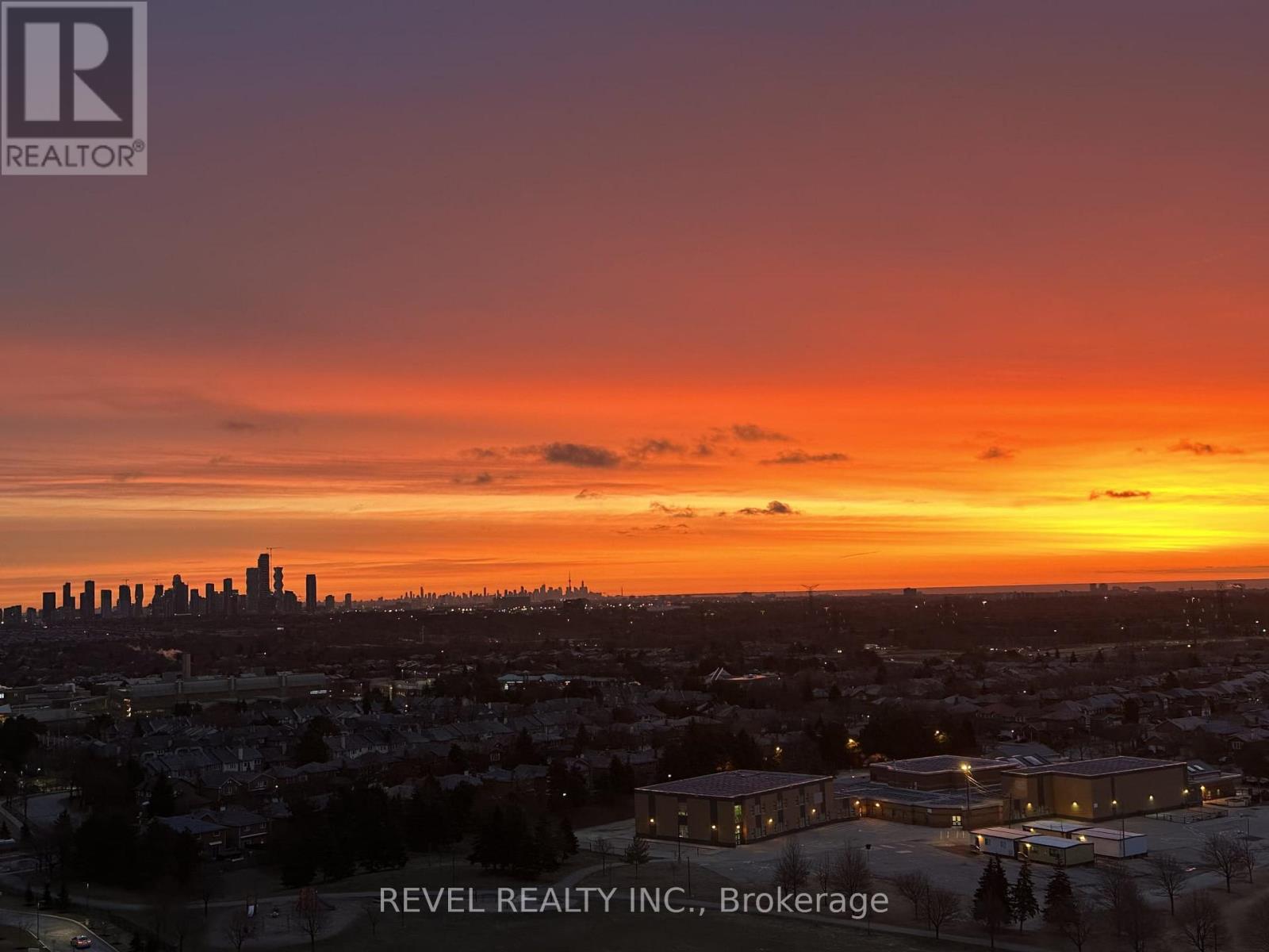 1705 - 4633 Glen Erin Drive, Mississauga, Ontario  L5M 0Y6 - Photo 3 - W12882068