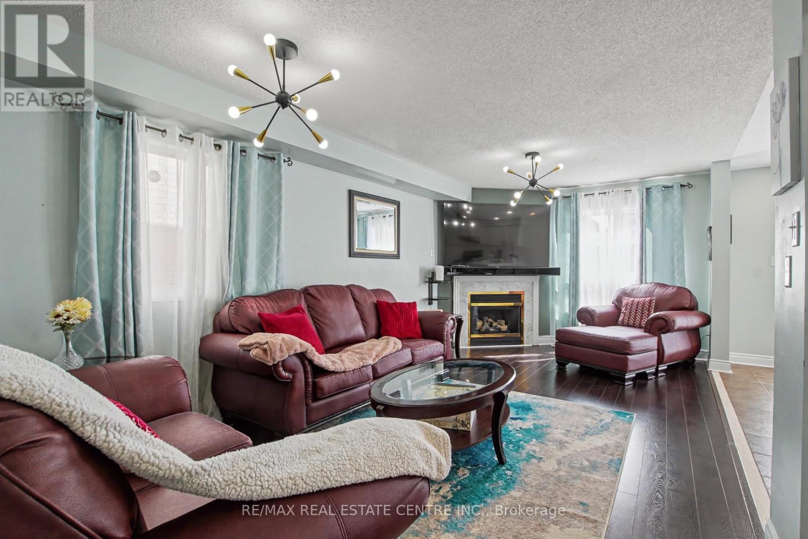 21 Vermont Road, Brampton (Fletcher's Meadow), Ontario  L7A 3G3 - Photo 5 - W12898696