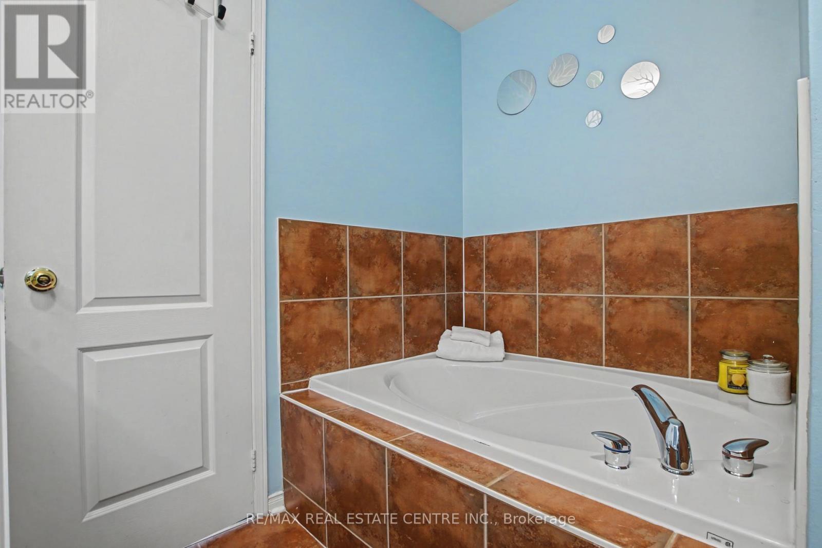 21 Vermont Road, Brampton (Fletcher's Meadow), Ontario  L7A 3G3 - Photo 21 - W12898696