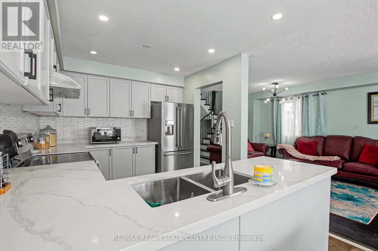 21 Vermont Road, Brampton (Fletcher's Meadow), Ontario  L7A 3G3 - Photo 12 - W12898696