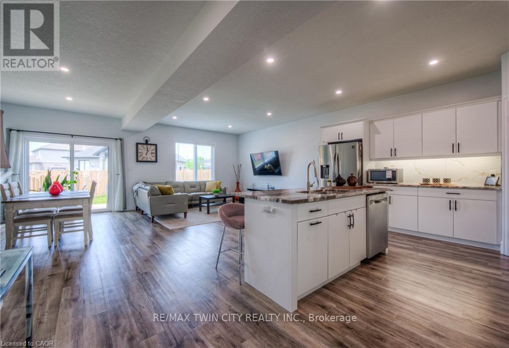 741 Hollinger Avenue, North Perth (Listowel), Ontario  N4W 0J3 - Photo 6 - X12803864