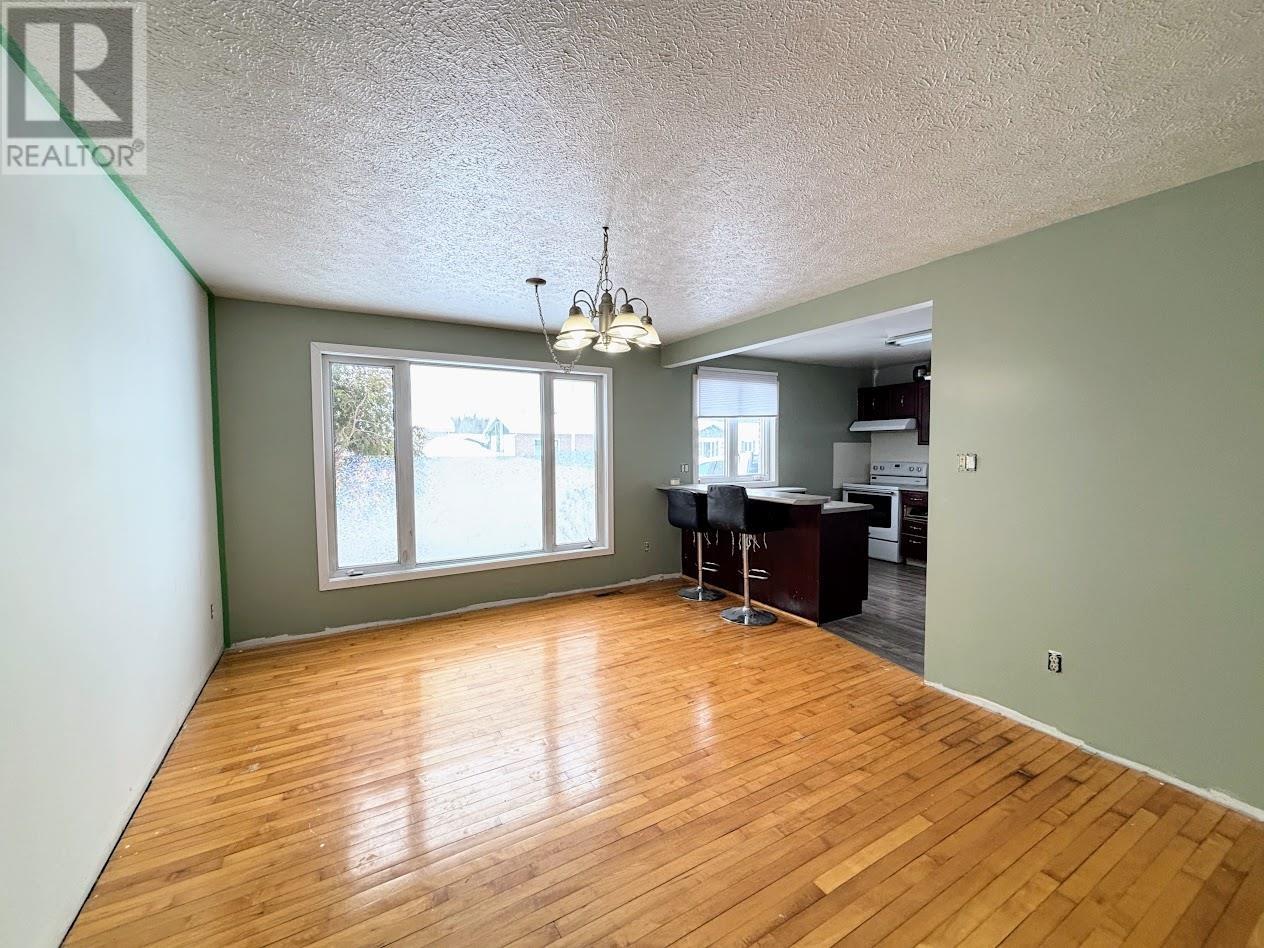 27 Wendego St, Manitouwadge, Ontario  P0T 2C0 - Photo 3 - TB2600479