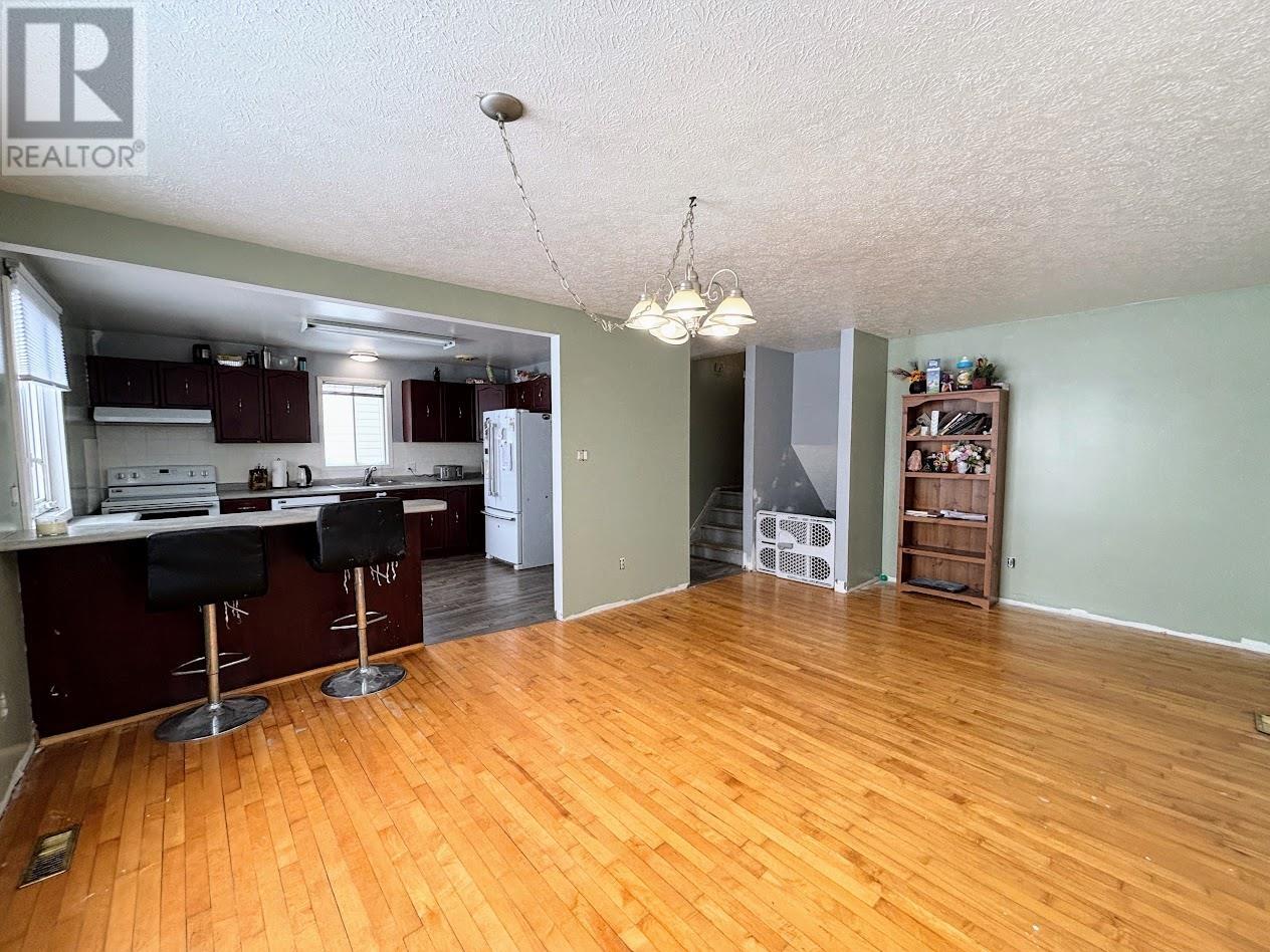 27 Wendego St, Manitouwadge, Ontario  P0T 2C0 - Photo 4 - TB2600479