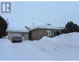 27 Wendego ST, Manitouwadge, Ontario