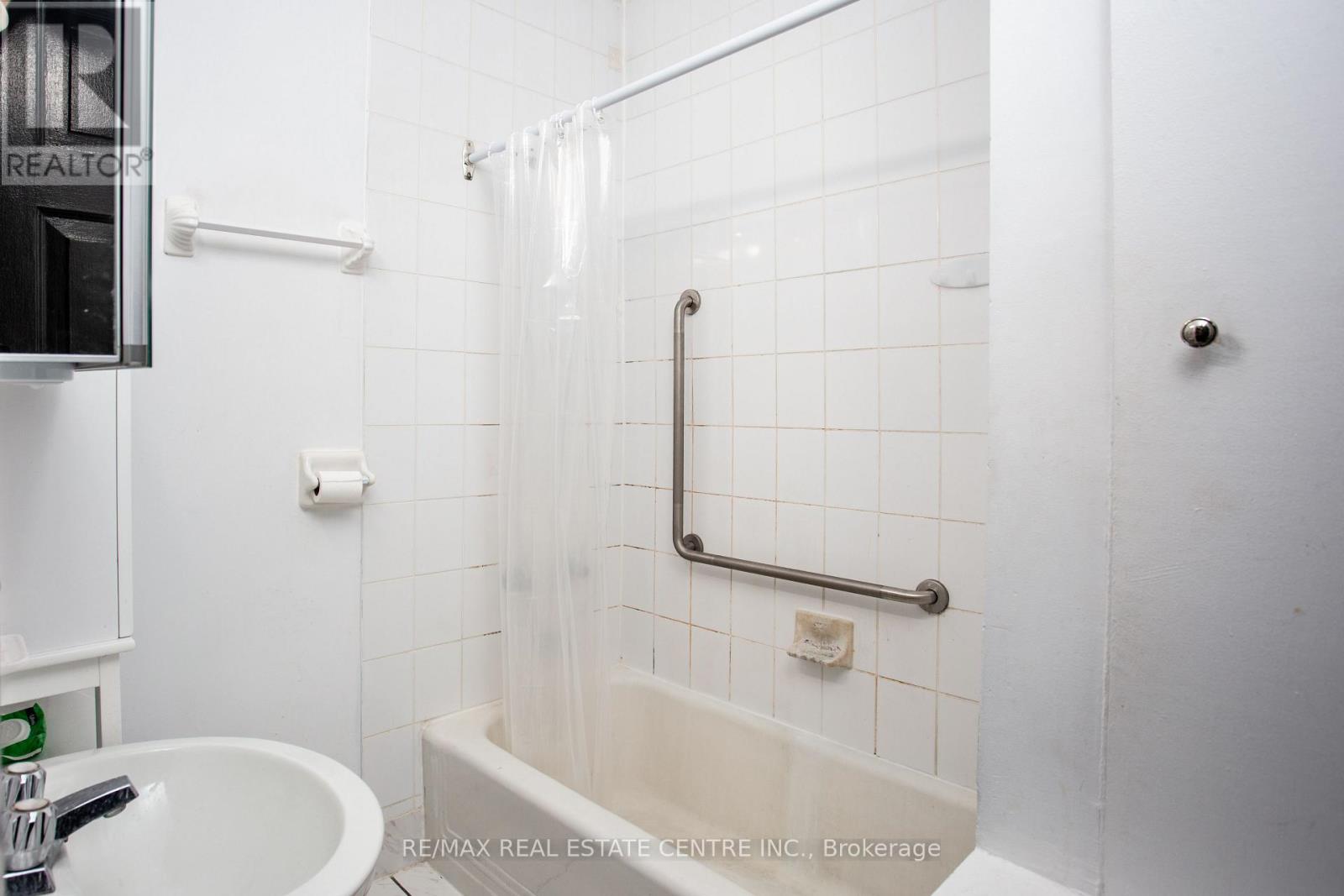 213 Indian Road, Toronto (High Park-Swansea), Ontario  M6R 2W7 - Photo 31 - W12898574