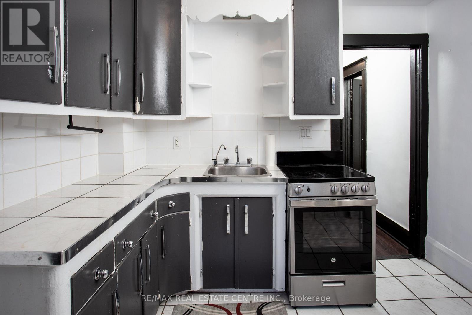 213 Indian Road, Toronto (High Park-Swansea), Ontario  M6R 2W7 - Photo 28 - W12898574