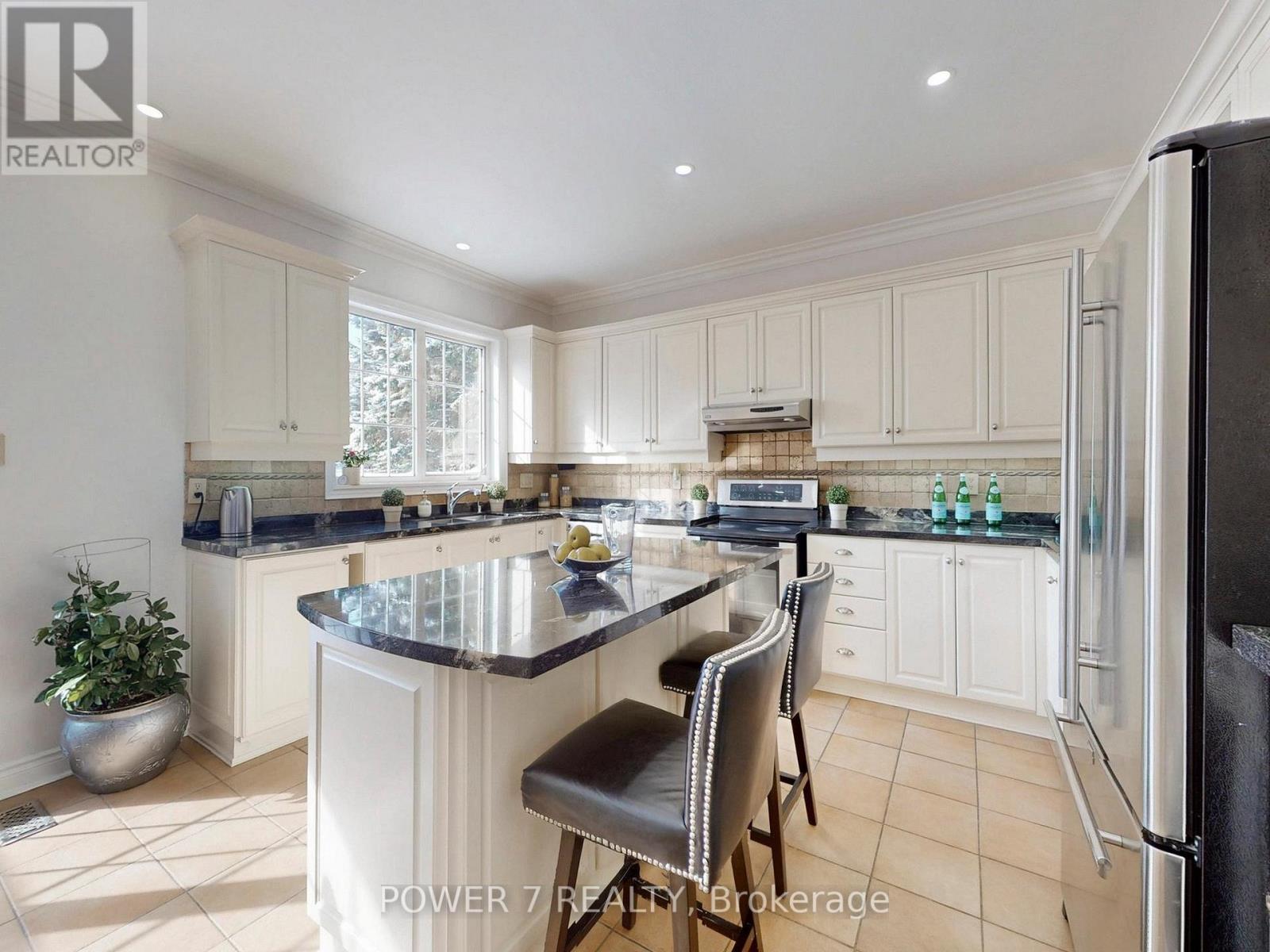 49 Pettet Road, Whitchurch-Stouffville, Ontario  L4A 3J2 - Photo 11 - N12897442