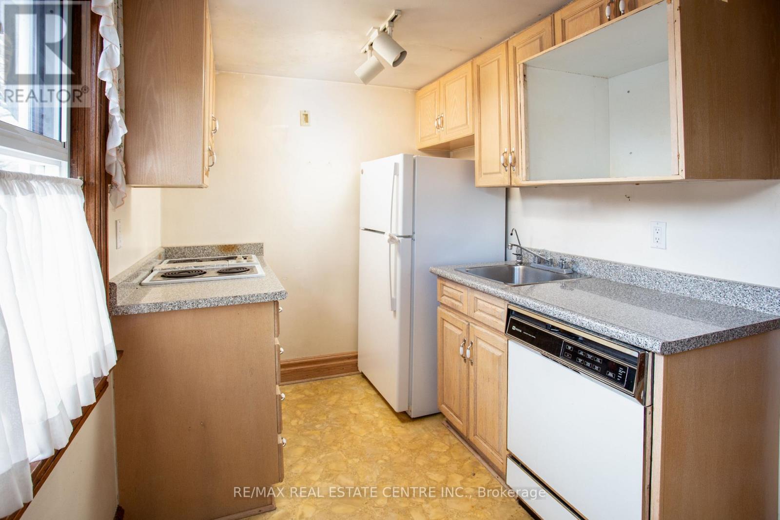 213 Indian Road, Toronto (High Park-Swansea), Ontario  M6R 2W7 - Photo 12 - W12898574