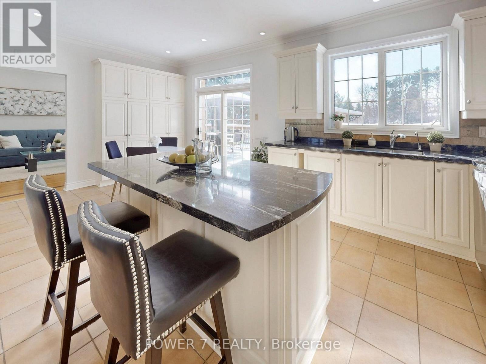 49 Pettet Road, Whitchurch-Stouffville, Ontario  L4A 3J2 - Photo 12 - N12897442