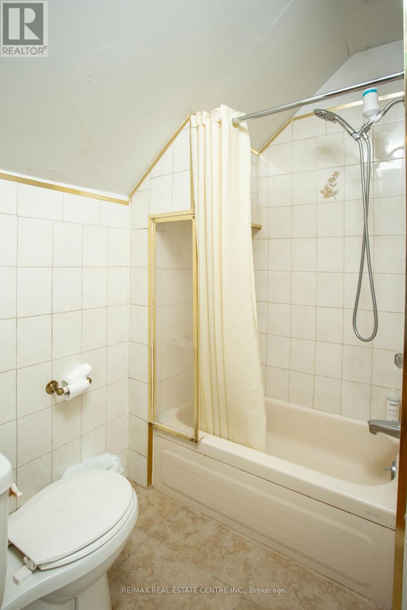 213 Indian Road, Toronto (High Park-Swansea), Ontario  M6R 2W7 - Photo 19 - W12898574