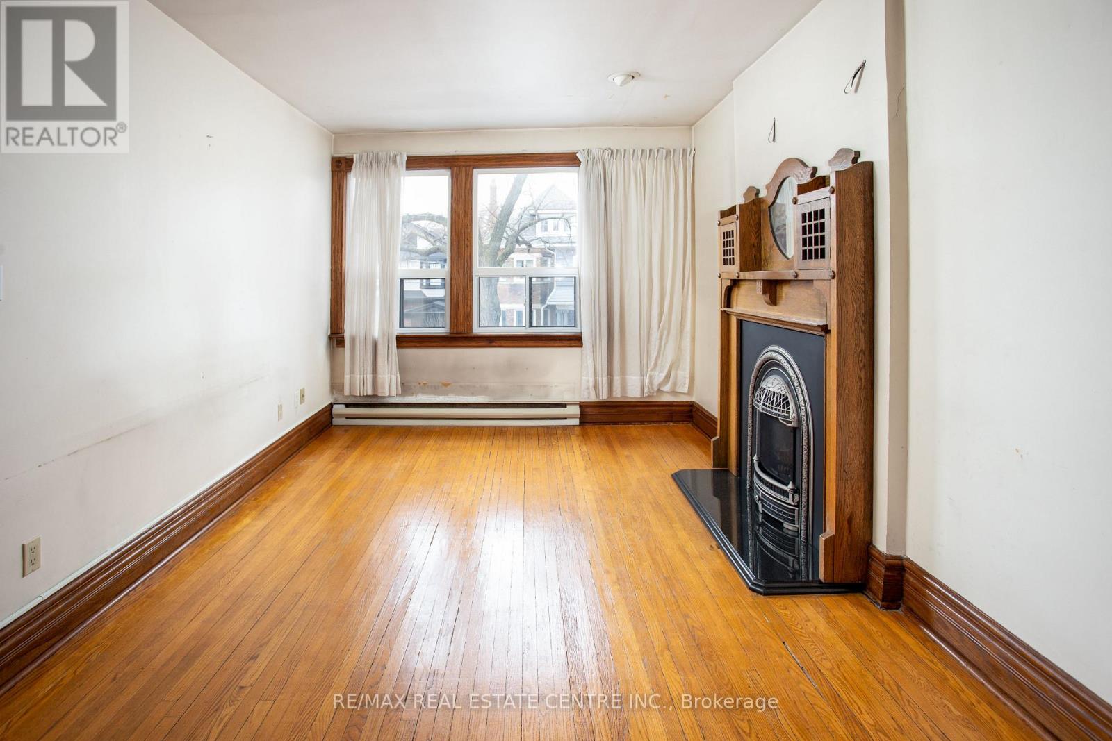 213 Indian Road, Toronto (High Park-Swansea), Ontario  M6R 2W7 - Photo 9 - W12898574