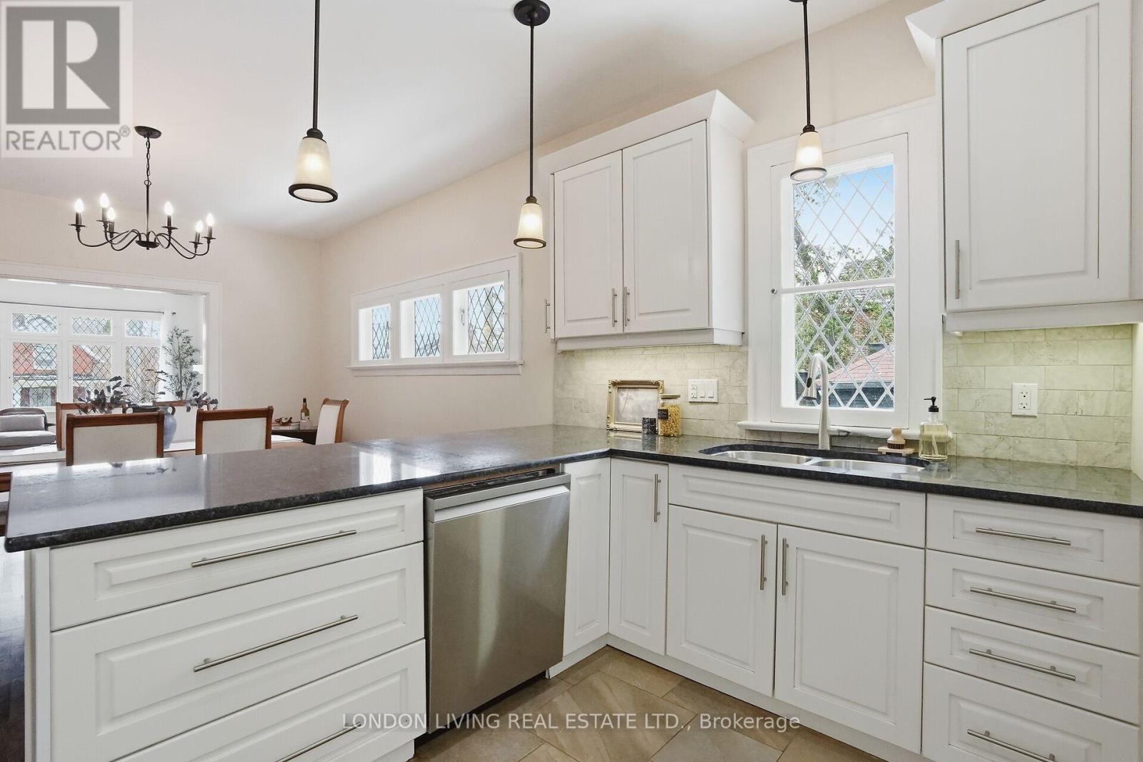 271 Briscoe Street E, London South, Ontario  N6C 1X5 - Photo 22 - X12898962