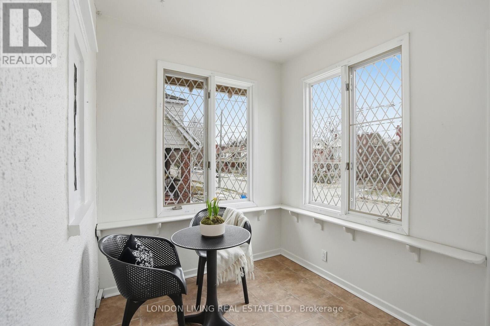 271 Briscoe Street E, London South, Ontario  N6C 1X5 - Photo 5 - X12898962