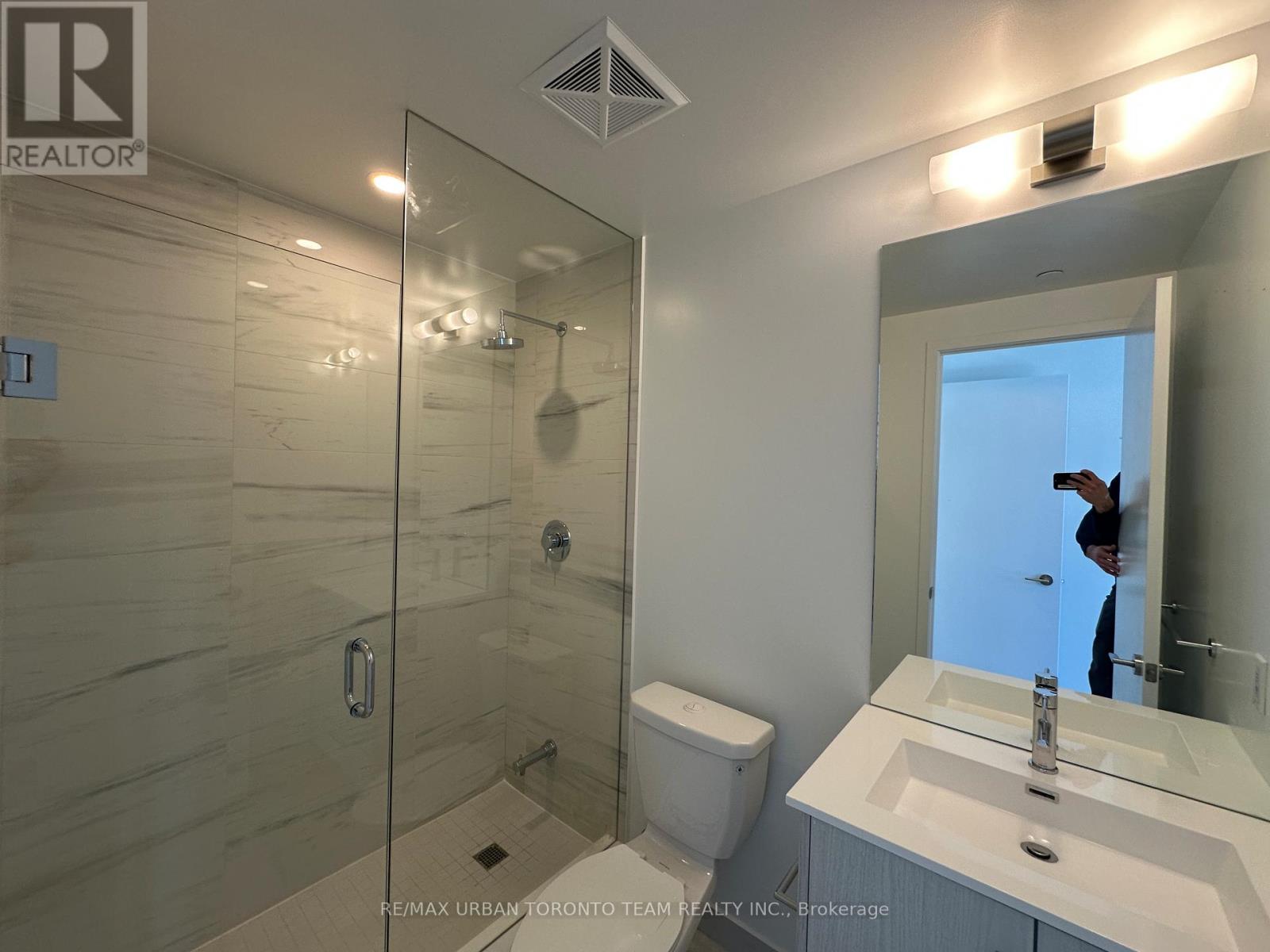 2806 - 180 Front Street E, Toronto, Ontario  M5A 0K9 - Photo 12 - C12898744