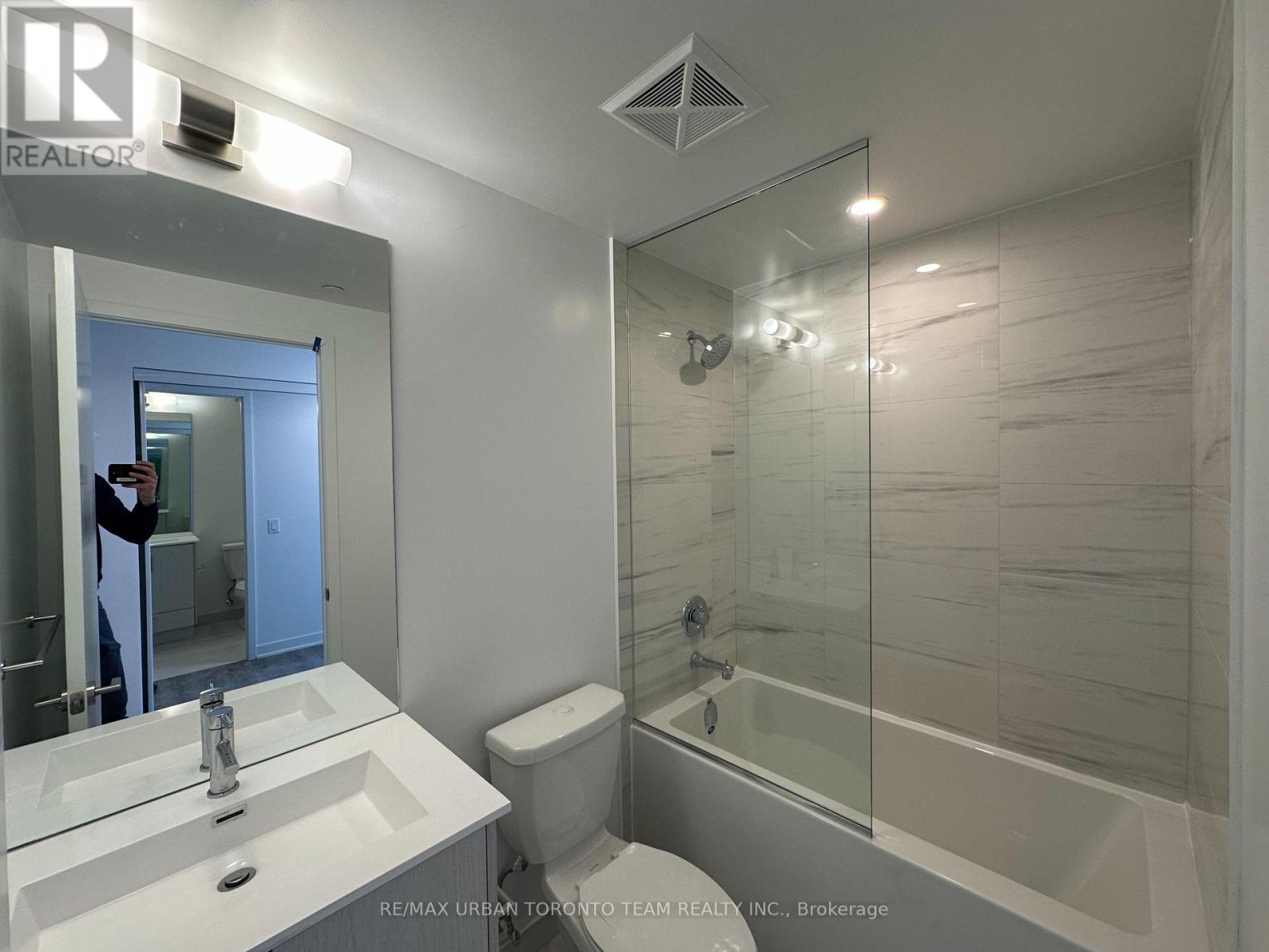 2806 - 180 Front Street E, Toronto, Ontario  M5A 0K9 - Photo 17 - C12898744