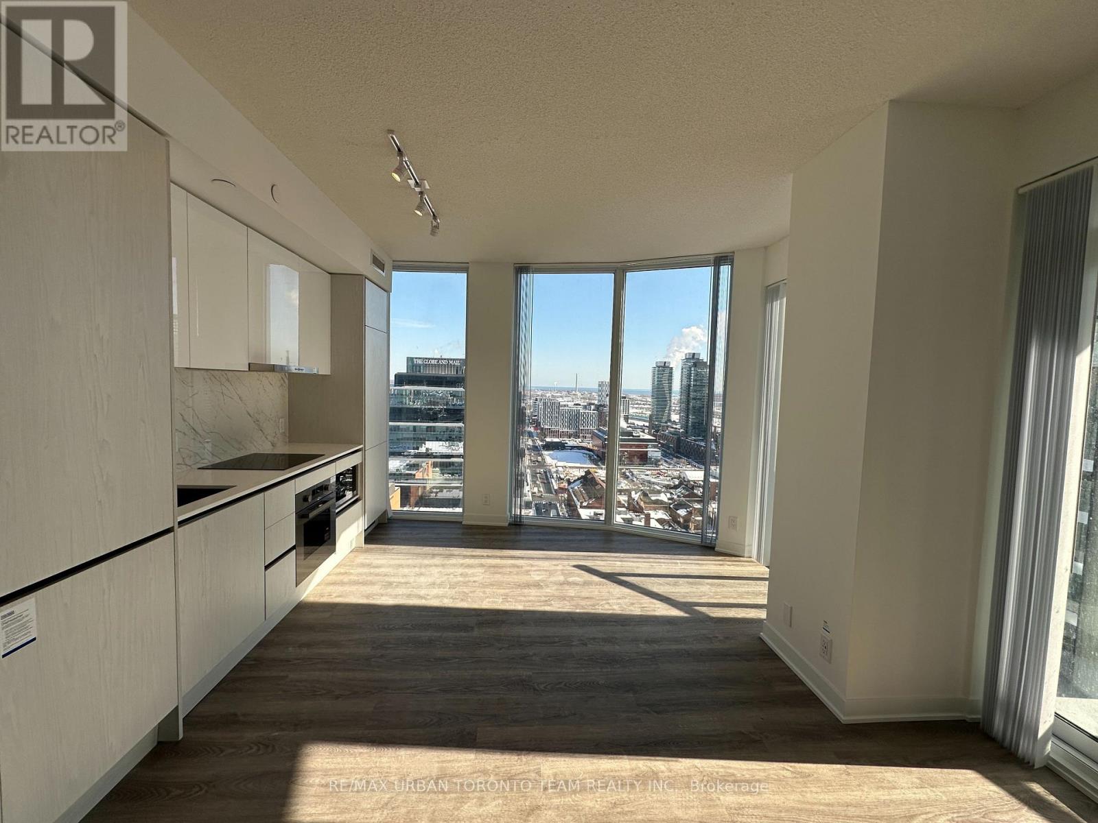 2806 - 180 Front Street E, Toronto, Ontario  M5A 0K9 - Photo 3 - C12898744