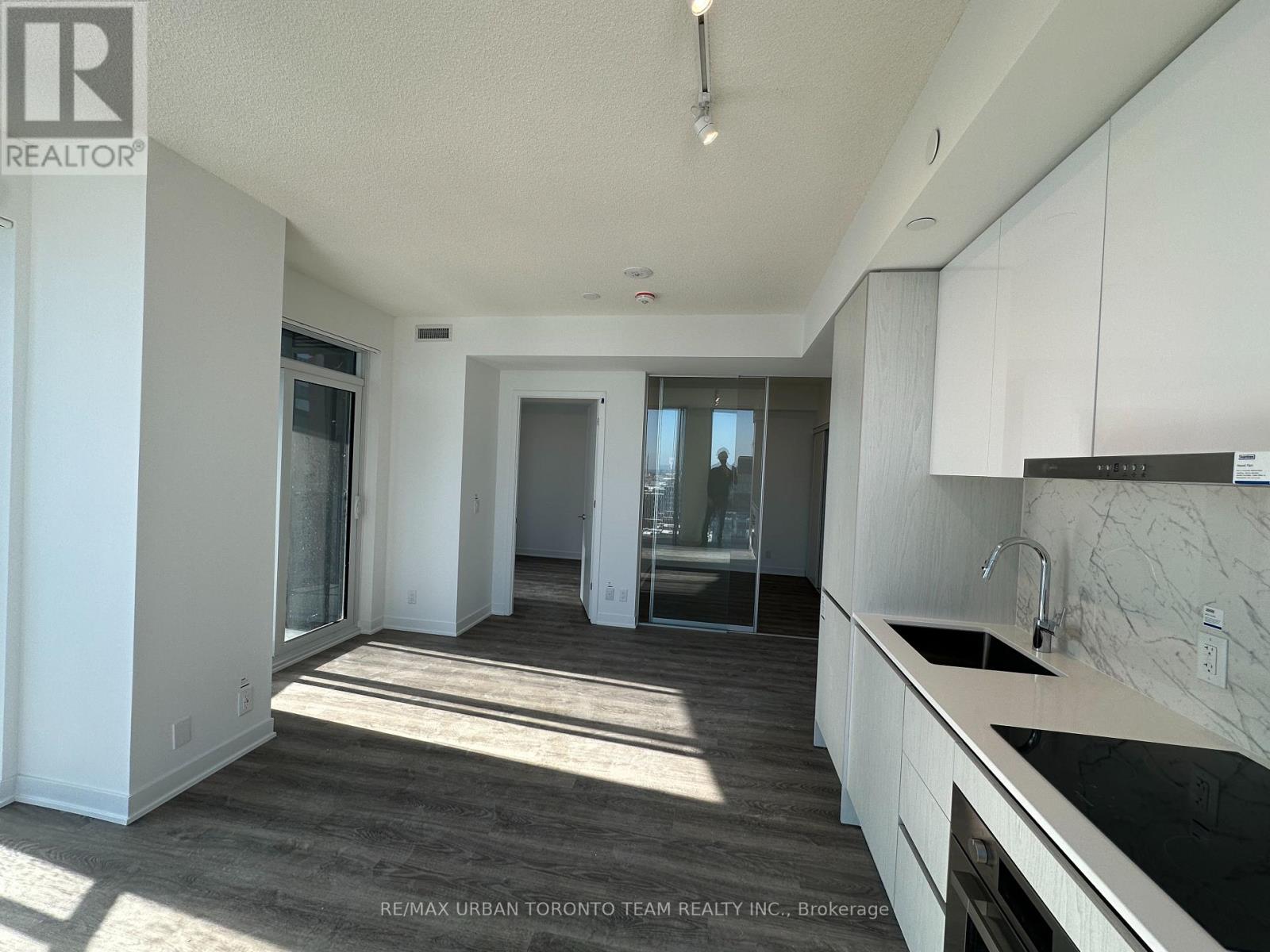 2806 - 180 Front Street E, Toronto, Ontario  M5A 0K9 - Photo 5 - C12898744