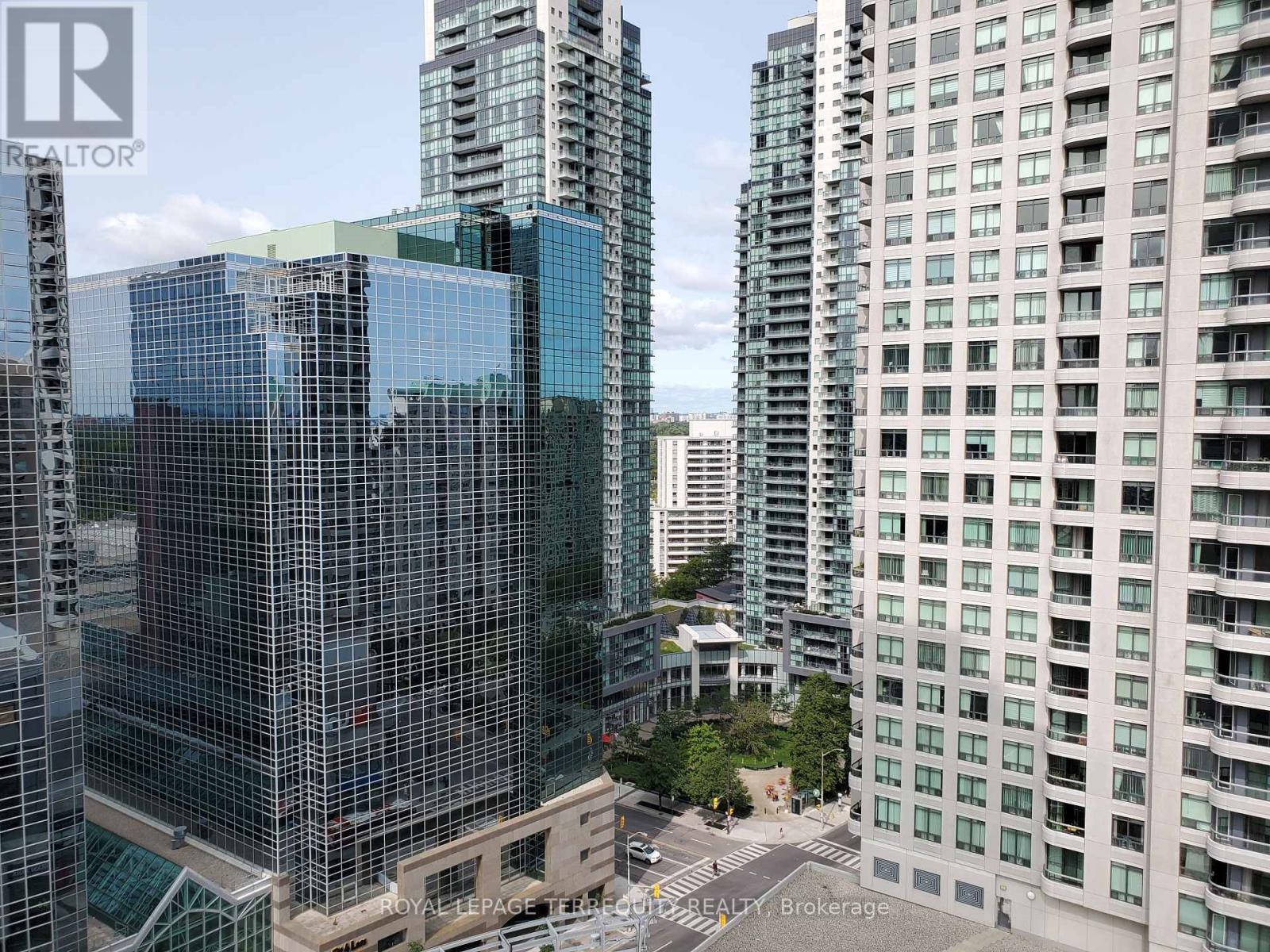 1707 - 8 HILLCREST AVENUE, Toronto, Ontario