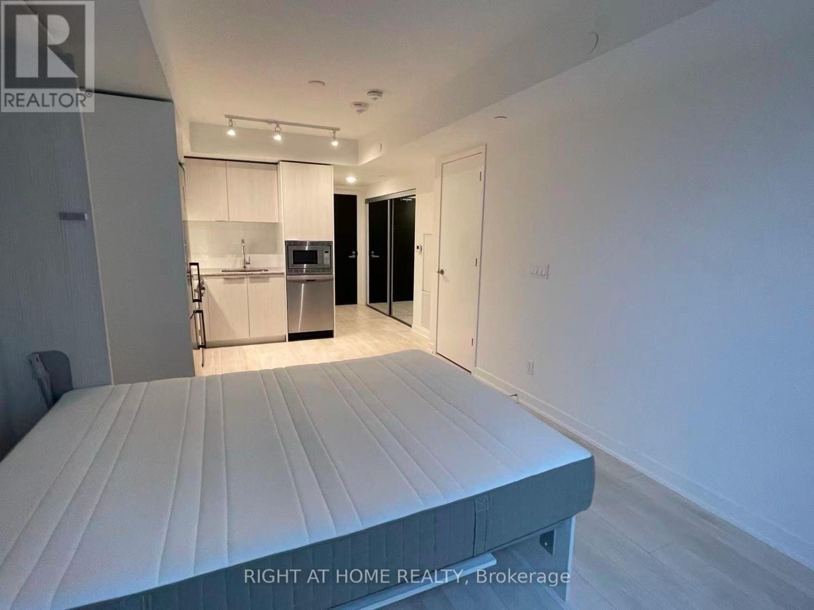 2004 - 501 YONGE STREET, Toronto, Ontario