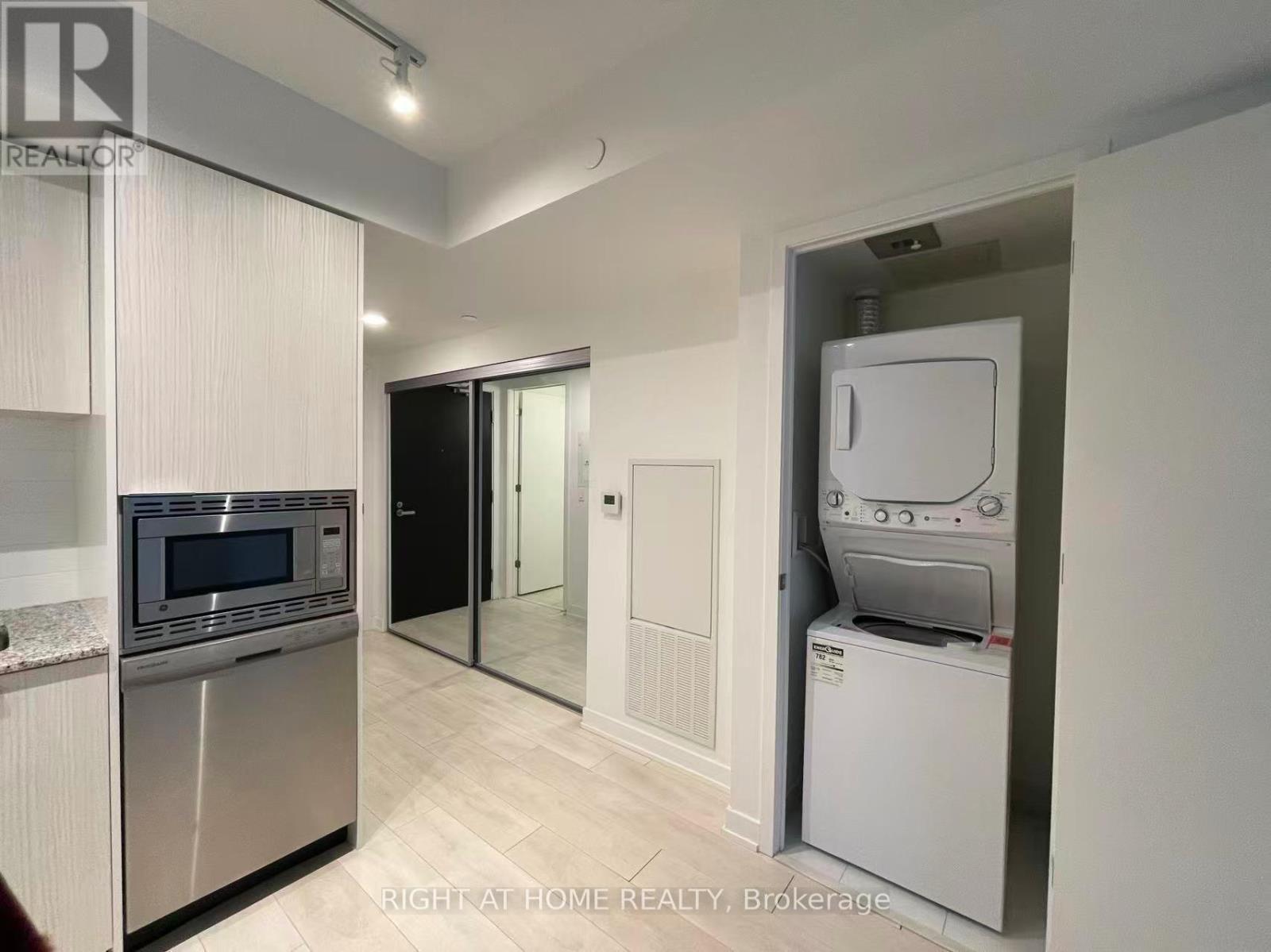 2004 - 501 Yonge Street, Toronto, Ontario  M4Y 0G8 - Photo 2 - C12898844