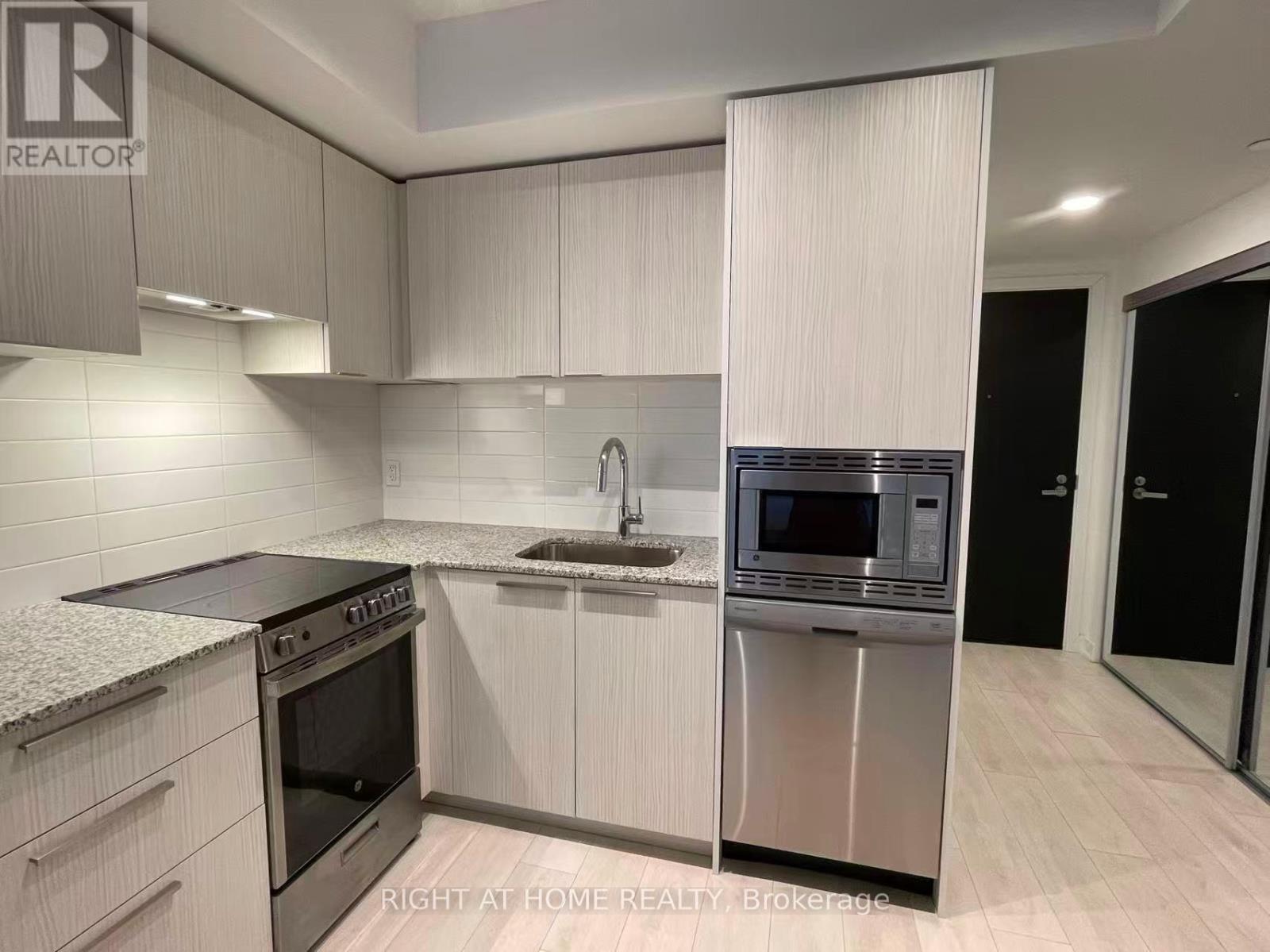 2004 - 501 Yonge Street, Toronto, Ontario  M4Y 0G8 - Photo 3 - C12898844