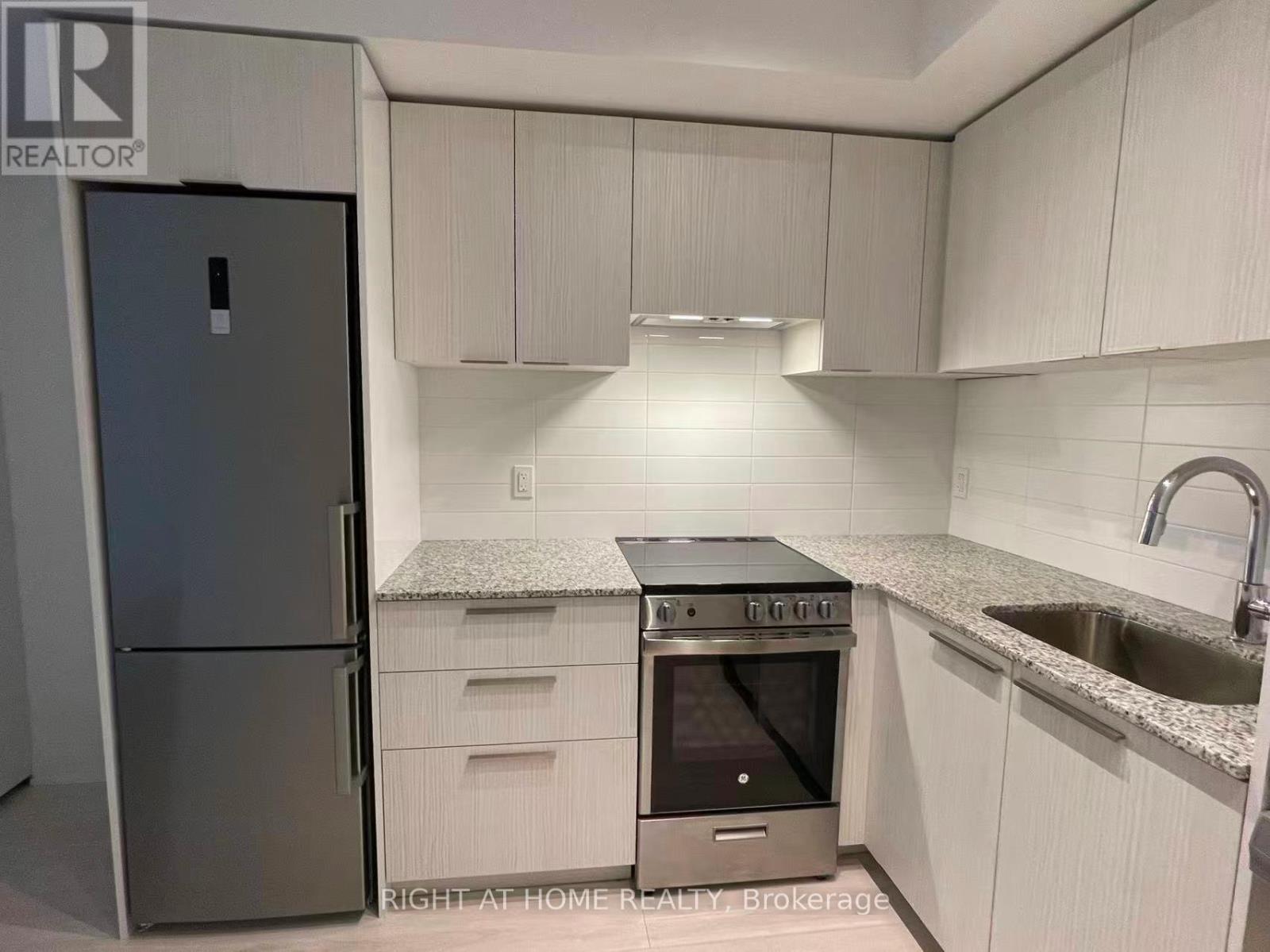 2004 - 501 Yonge Street, Toronto, Ontario  M4Y 0G8 - Photo 4 - C12898844