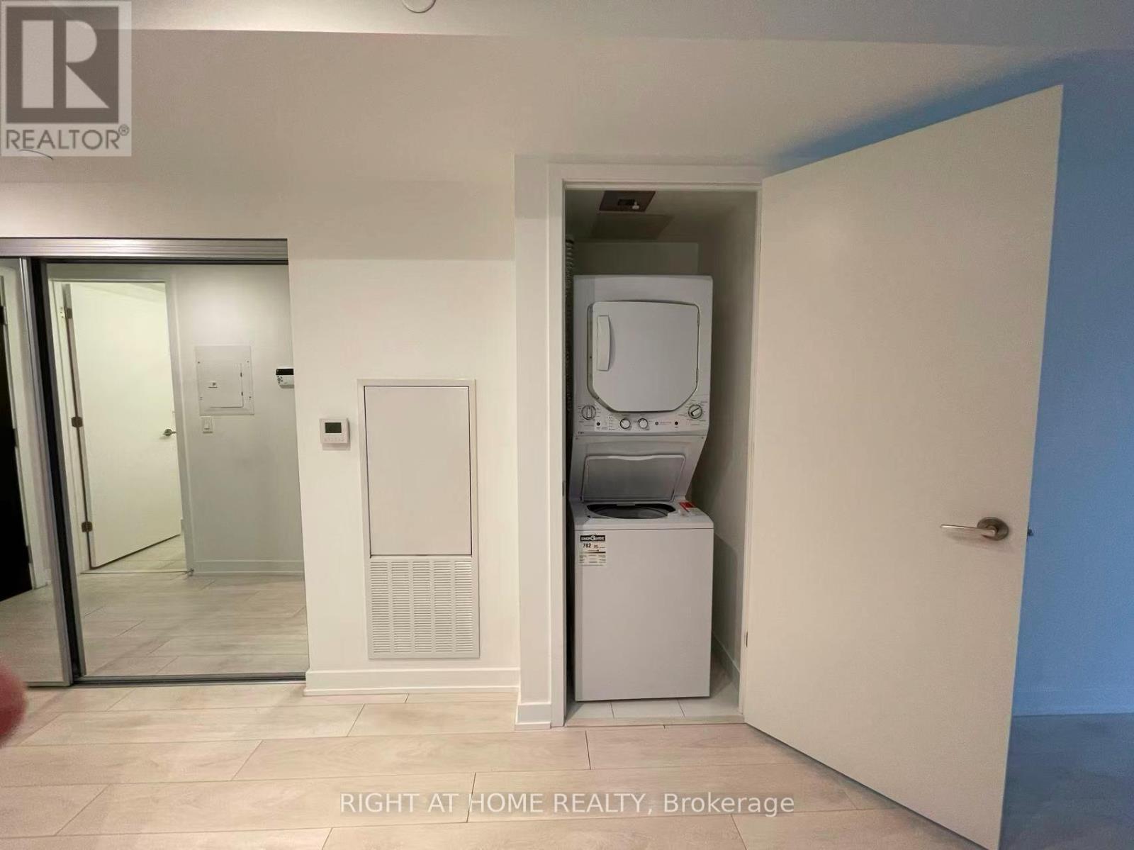 2004 - 501 Yonge Street, Toronto, Ontario  M4Y 0G8 - Photo 5 - C12898844