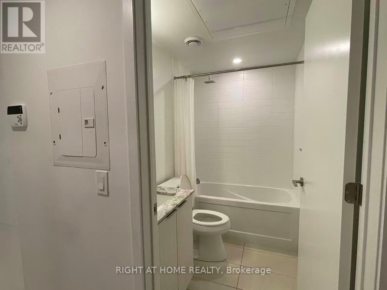 2004 - 501 Yonge Street, Toronto, Ontario  M4Y 0G8 - Photo 6 - C12898844