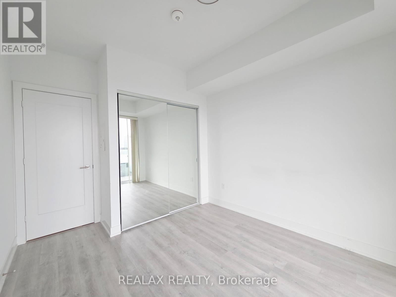 1107 - 30 Inn On The Park Drive, Toronto, Ontario  M3C 0P7 - Photo 5 - C12898936