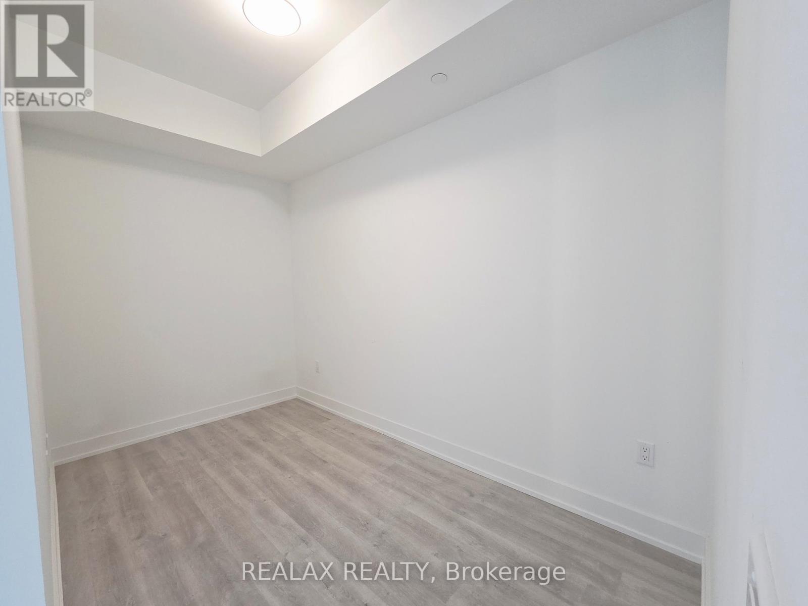 1107 - 30 Inn On The Park Drive, Toronto, Ontario  M3C 0P7 - Photo 8 - C12898936