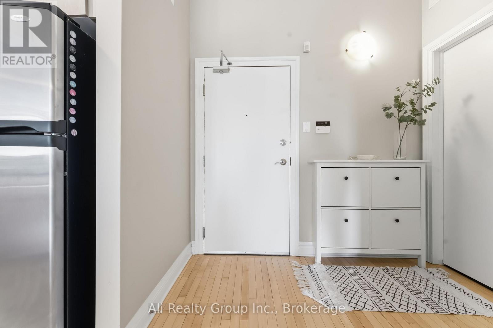 307 - 300 Powell Avenue, Ottawa, Ontario  K1S 5T3 - Photo 3 - X12898850